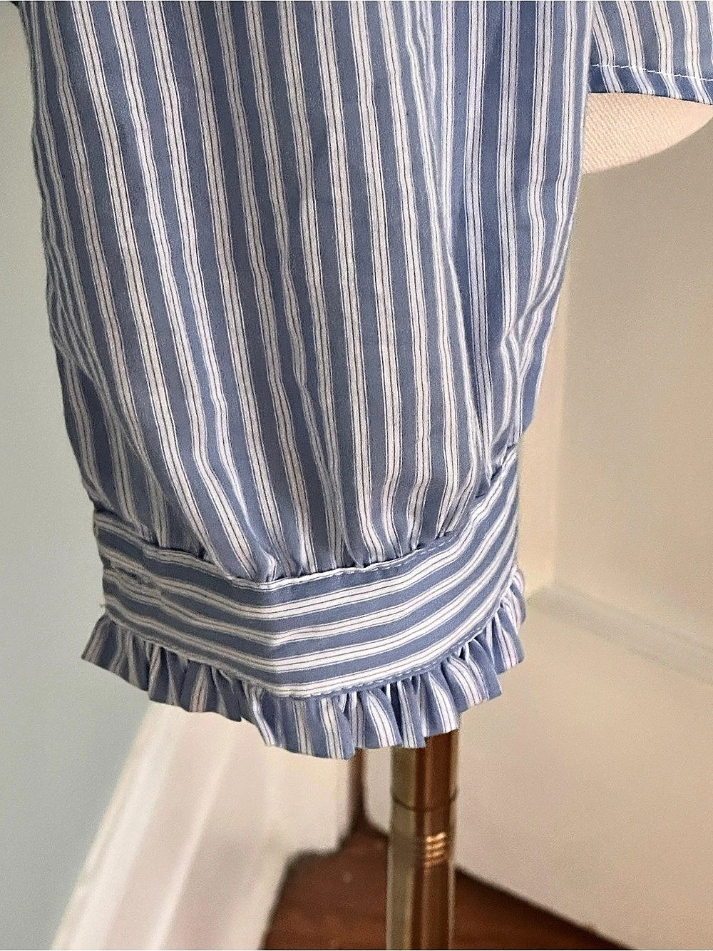 H&M Blue & White Striped Ruffle Blouse Size S - Picture 5 of 5